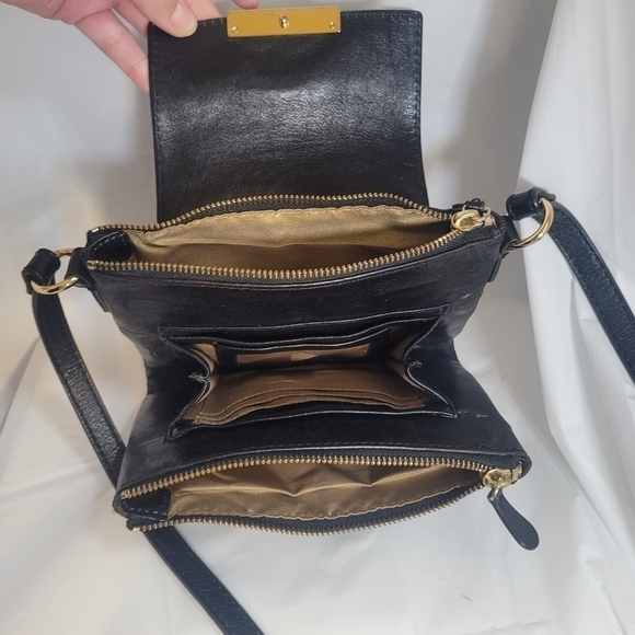 Euc Antonio Melani leather crossbody bag. - Picture 3 of 13